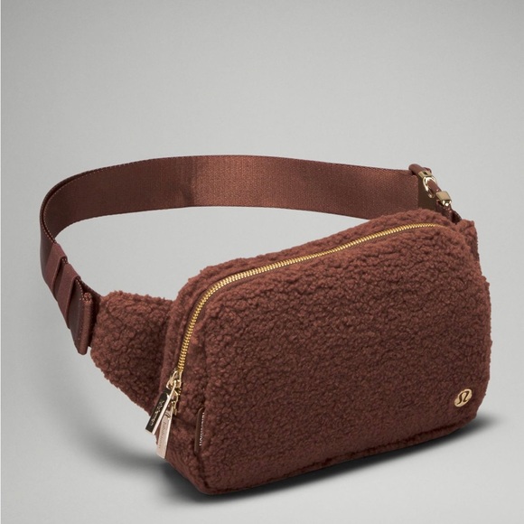 Lululemon everywhere belt bag 2L, brown fleece, new with tags - Picture 3 of 4